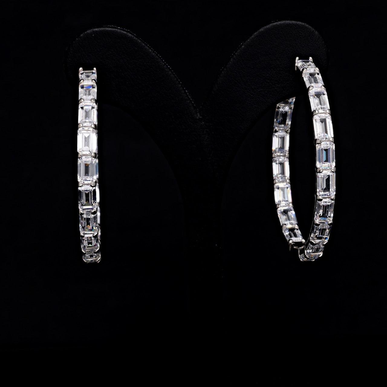 MEDIUM SIZE BAGUETTE HOOP EARRINGS