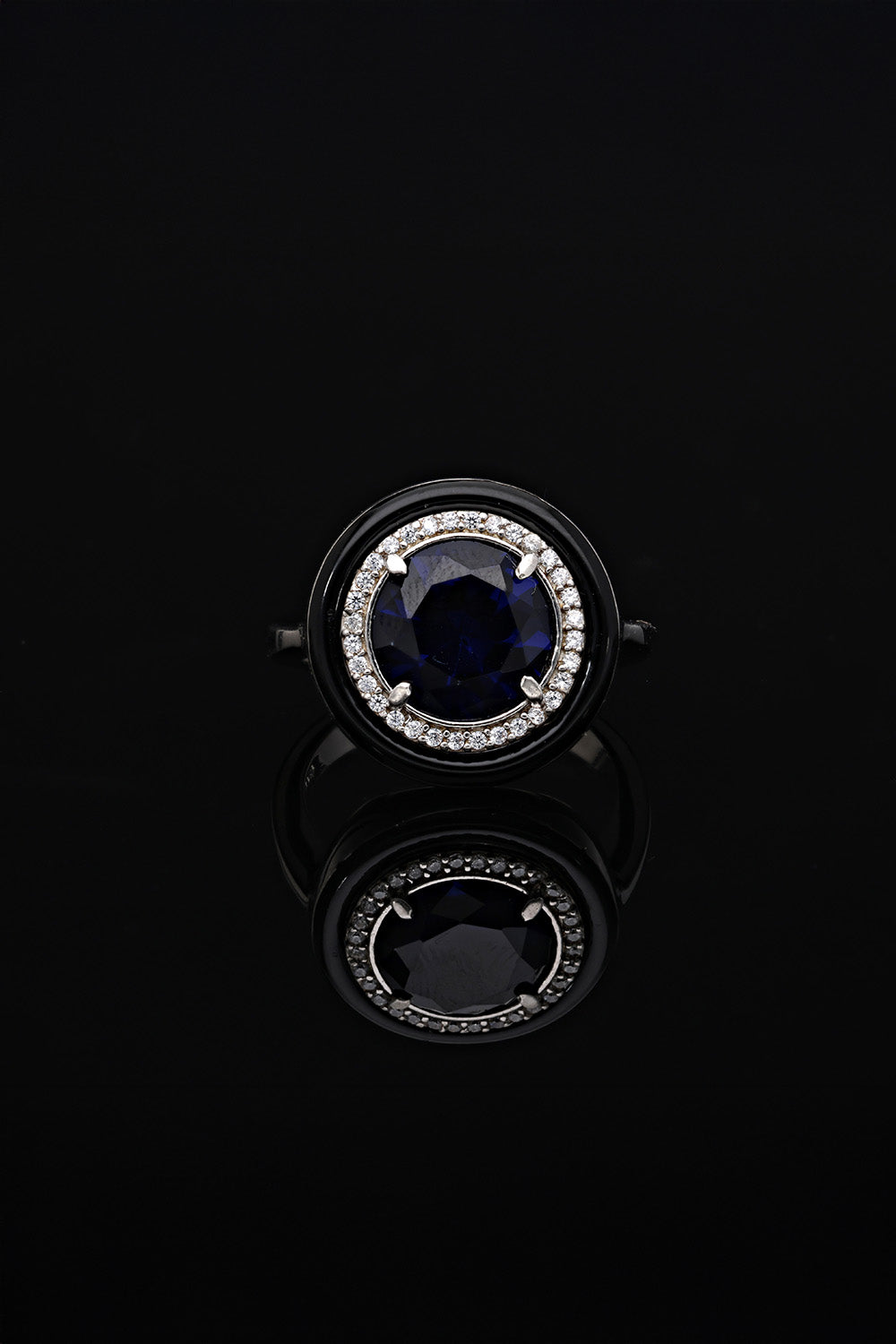 ROUND SOLITAIRE ENAMEL SIDE RING