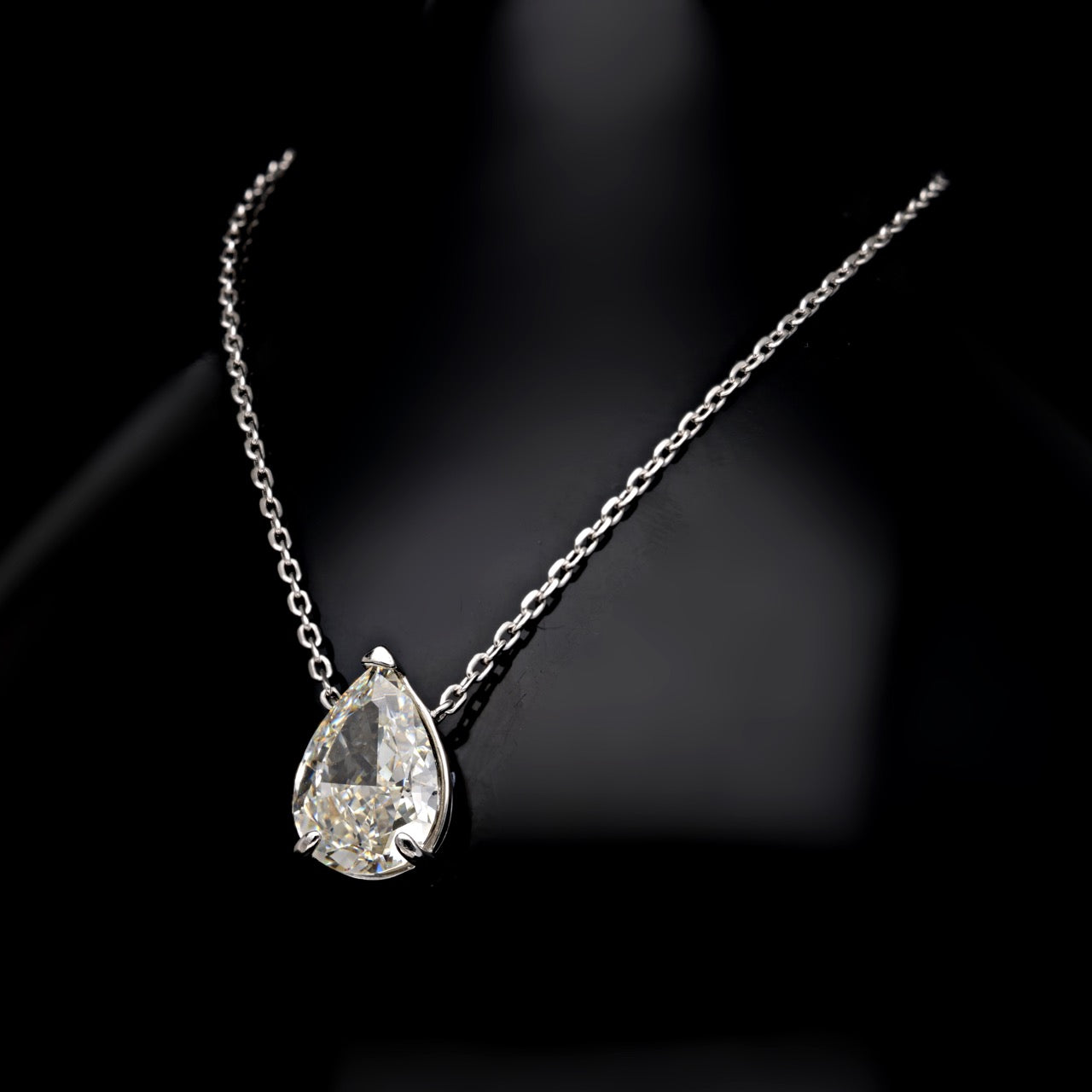 PEARSHAPE SOLITAIRE NECKLACE