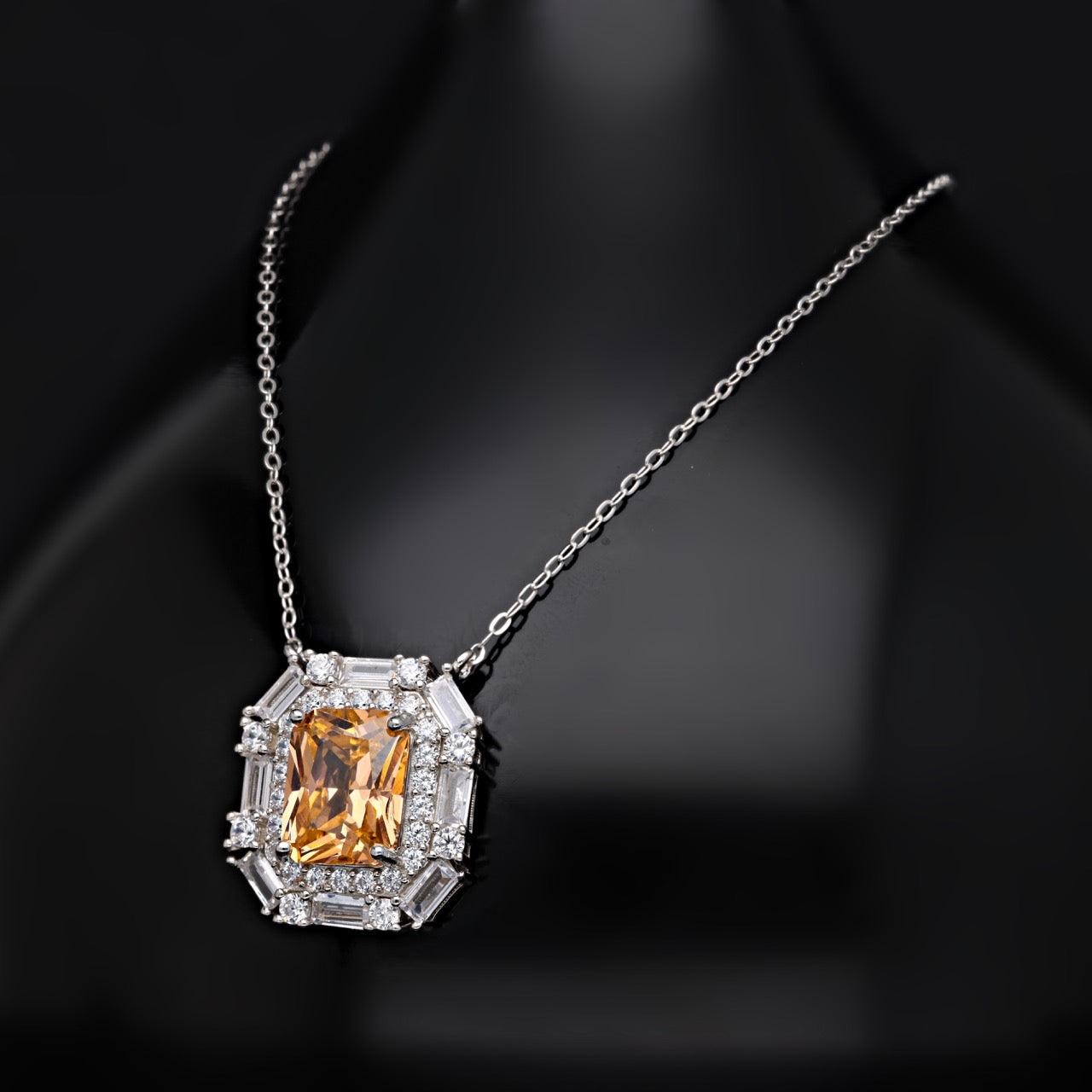 COGNAC COLOR BAGUETTE NECKLACE