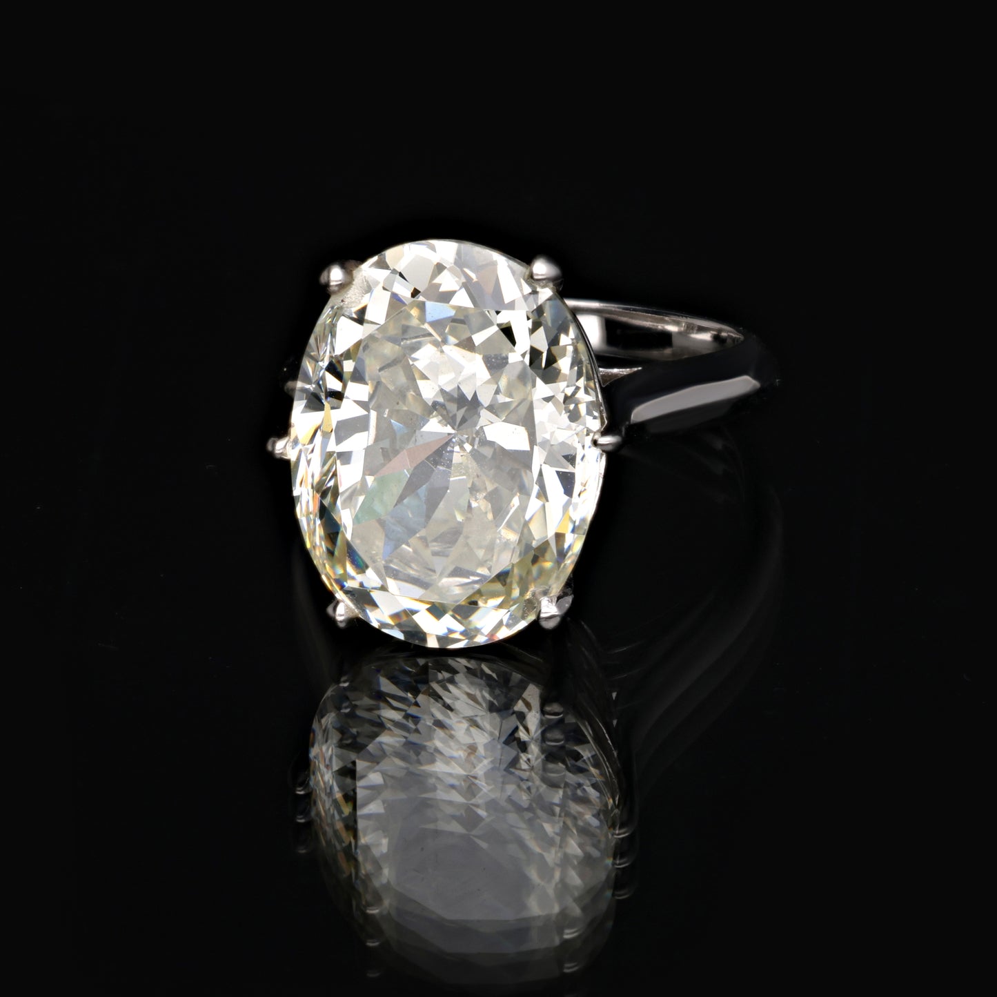BIG OVAL SOLITAIRE RING
