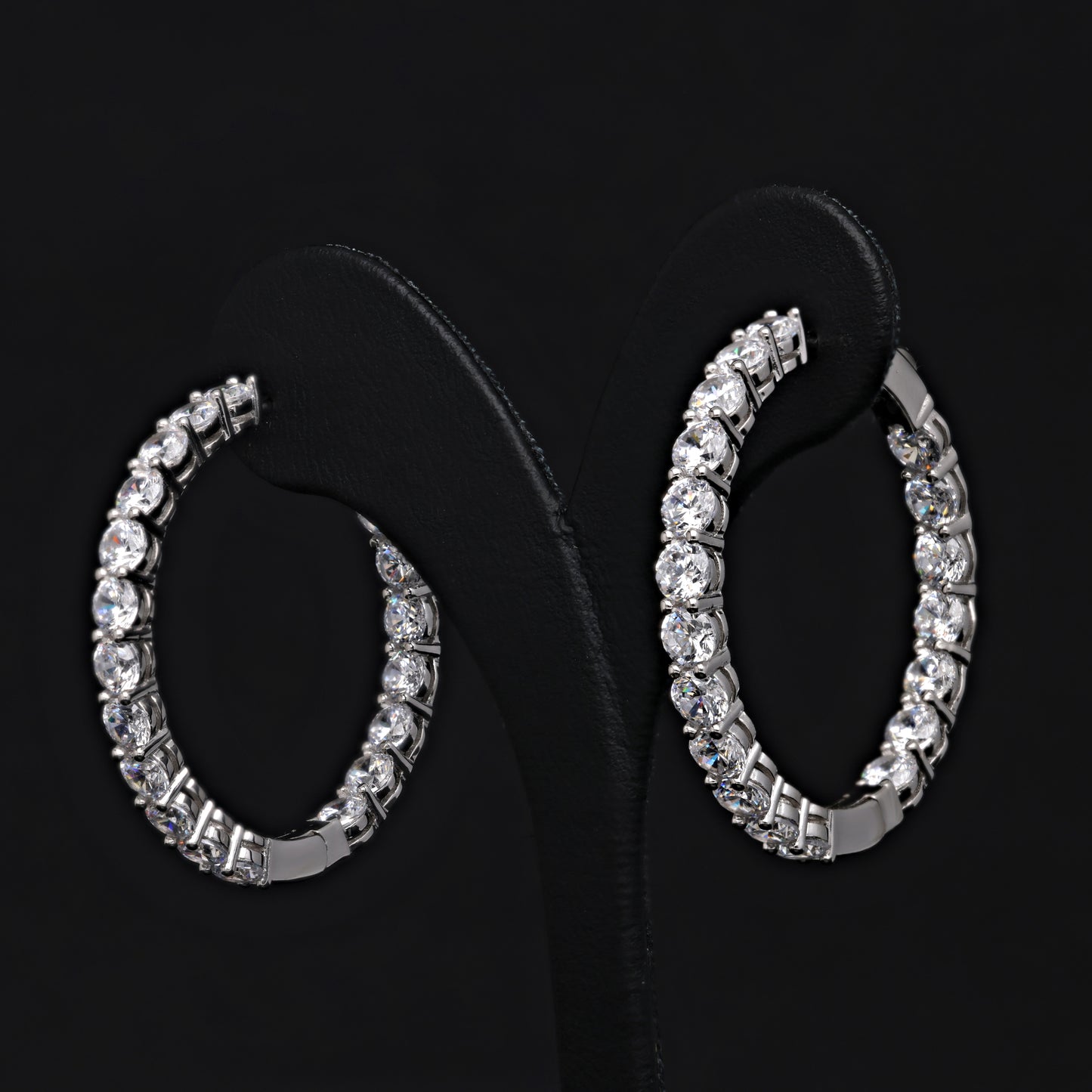 CLASSIC ROUND HOOP EARRINGS