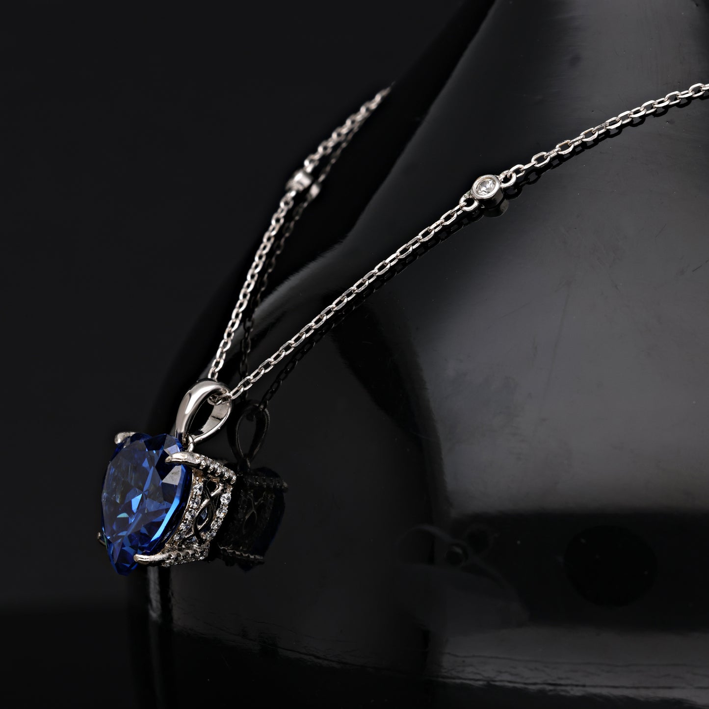 BIG BLUE HEART CHAIN NECKLACE