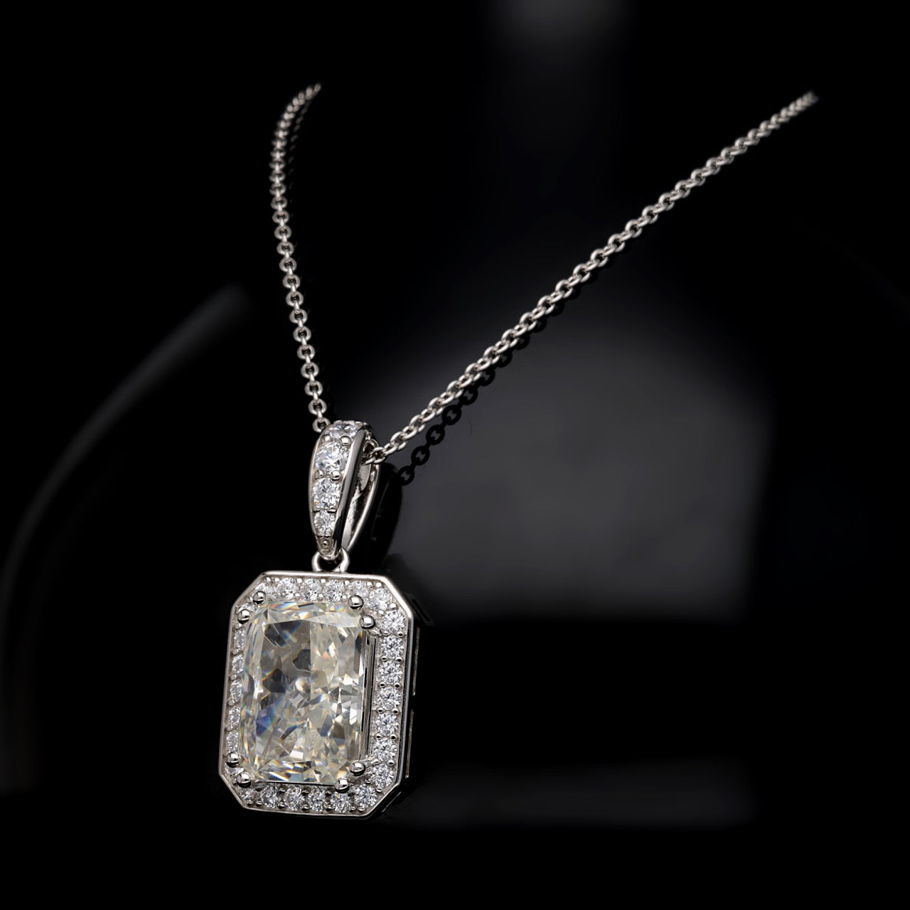 BAGUETTE SOLITAIRE NECKLACE