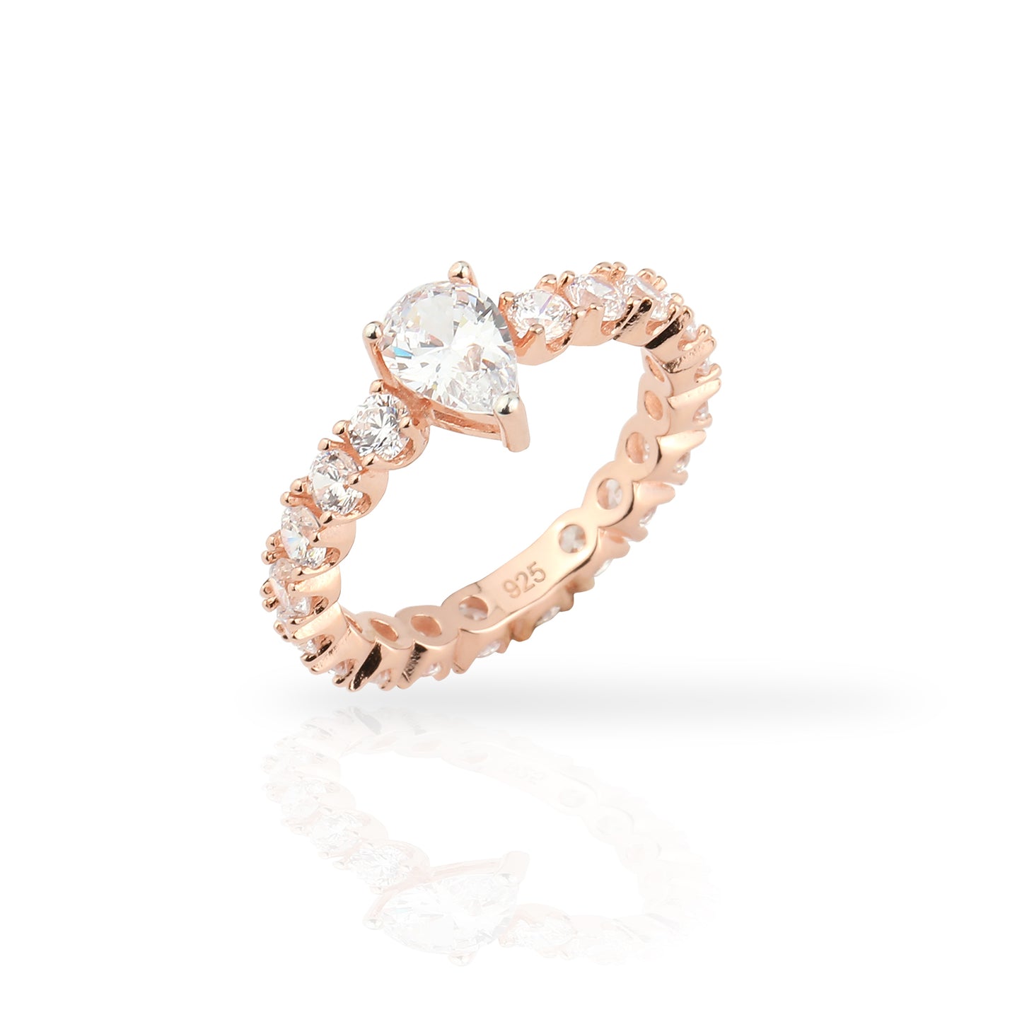 WEDDING RING WİTH A SMALL SOLITAIRE